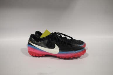 Used Nike Youth 06.5 Indoor Soccer Indoor Cleats 11847-s000010768