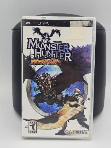 Monster Hunter Freedom PSP 2006 CIB Capcom Video Game