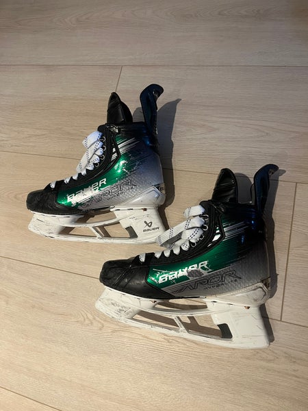 Green Bauer Vapor Hyperlite 2 Hockey Skates Regular Width Pro Stock size 7 (Used)