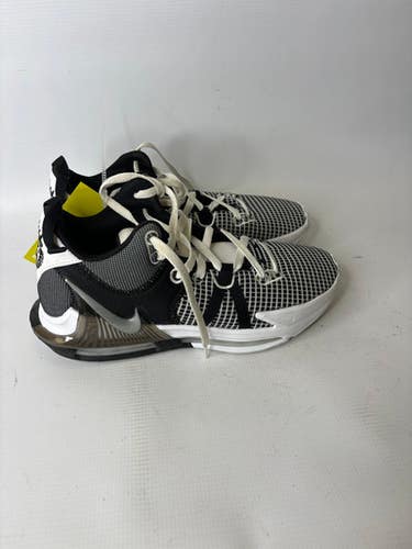 Used Nike Senior 9 Basketball Shoes 11850-s000012605