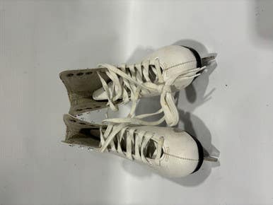Used Ccm Piroutte Girls Figure Skate White Youth 12.0 11847-s000022134
