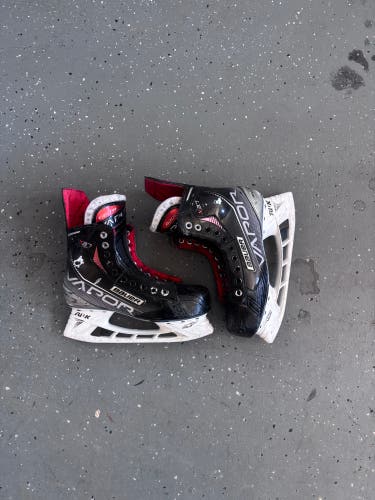 2021 Bauer Vapor 3X Hockey Skates Regular Width 7.5 (Used)