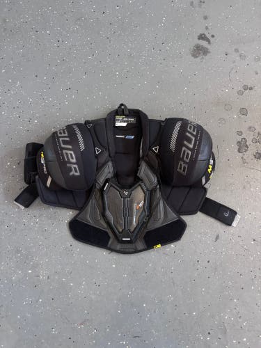 Large Intermediate Bauer Supreme M5 Pro Shoulder Pads (Used)
