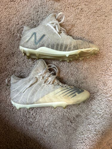 White Unisex Size M 11.5 (W 12.5) Adult New Balance Burn X Mid Low Top Molded Cleats (Used)