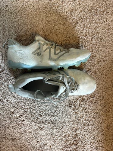 White Men's Size M 12.0 (W 13.0) Adult New Balance Freeze 3.0 Low Top Molded Cleats (Used)