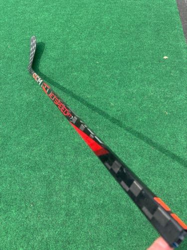 Junior CCM JetSpeed FT7 Pro Hockey Stick Right Handed P28 40 Flex (New)