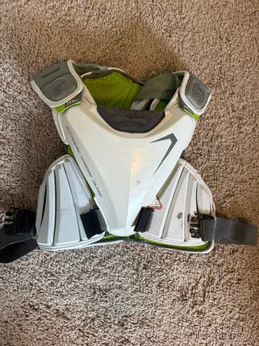Medium/Large Adult Maverik MAX EKG Shoulder Pads (Used)