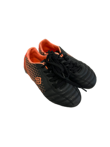 Used Dream Pairs Yth 10 Black And Orange Soccer Cleats 11692-s000139409