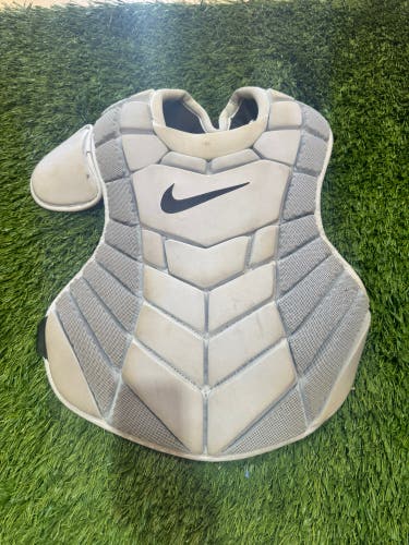Nike Diamond Elite Catcher's Chest Protector (Used)