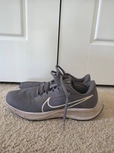Gray Unisex Size M 10.5 (W 11.5) Adult Nike Pegasus 38 Shoes (Used)
