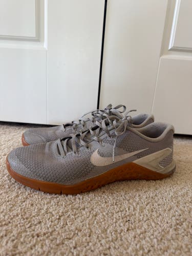 Gray Unisex Size M 11.0 (W 12.0) Adult Nike Metcon 4 Shoes (Used)