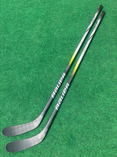 Junior Bauer Vapor Hyperlite 2 Hockey Stick Right Handed P28 40 Flex (New) 2 Pack