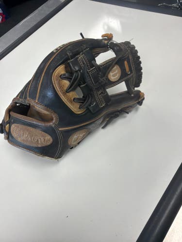 Wilson A2000 RH Infield Baseball Glove 11.5" (Used)