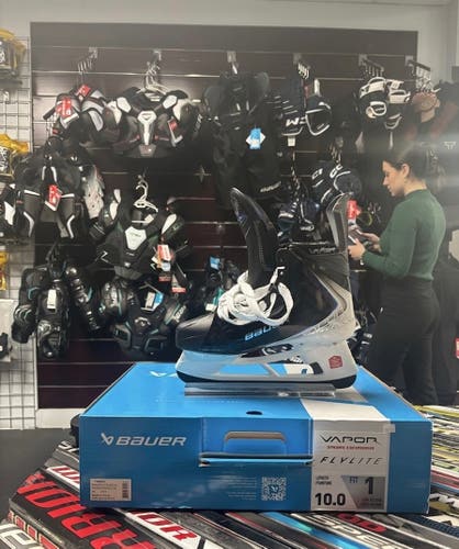 Black 2025 Bauer Flexlite Hockey Skates Regular Width 10