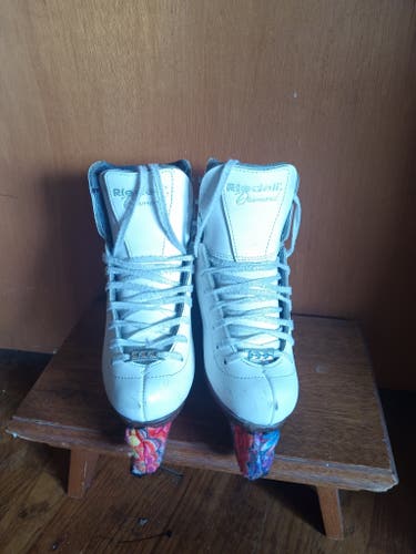 Riedell Diamond Figure Skates B Junior 1.5 (Used)