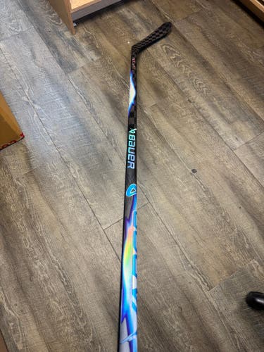 Intermediate Bauer Vapor Flylite Right Handed Hockey Stick P28 55 Flex