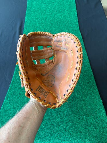 Baseball Glove/ Mitt: RH First Base Baseball Glove 12.5" (Used)