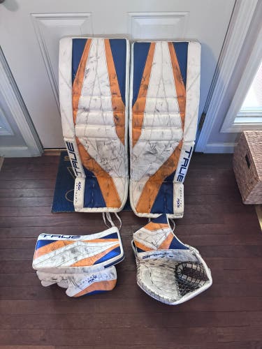 33"+3 True Catalyst Px5 Joel Hofer St. Louis Blues 590 glove 595 blocker