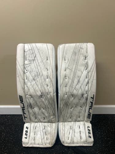 33" 2021 True L20.2 Goalie Leg Pads (Used)