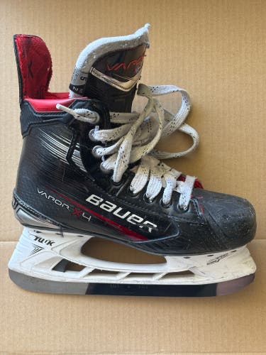2023 Bauer Vapor X4 Hockey Skates Size 5 (Used)