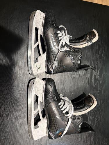 2024 Bauer Supreme Shadow Hockey Skates Regular Width 10 (Used)