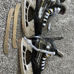 2024 Bauer Supreme M40 Hockey Skates Size 3 (Used)