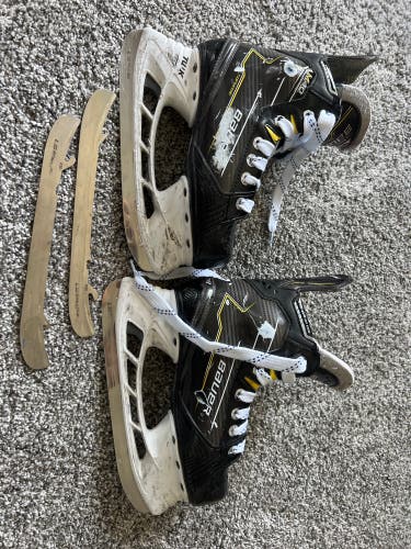 2024 Bauer Supreme M40 Hockey Skates Size 3 (Used)