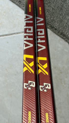 Senior Warrior Covert QR6 Pro Left Hand hockey stick Price includes both sticks

Model: Warrior QRE