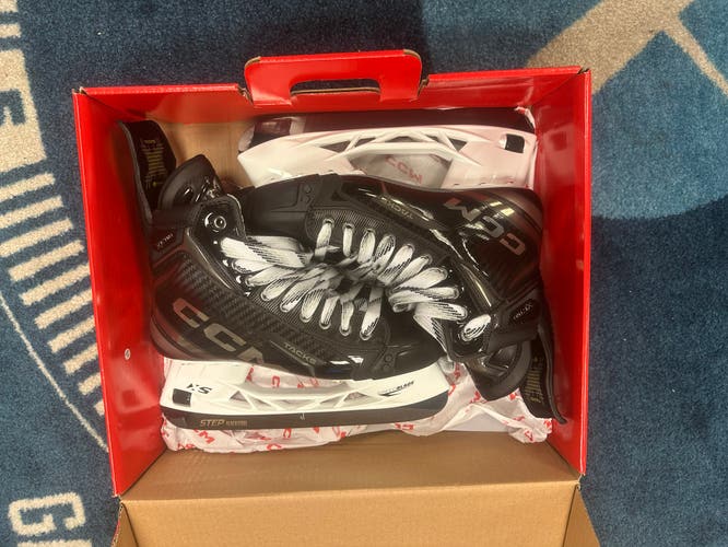 Black 2024 CCM Tacks XF Pro Hockey Skates Regular Width 8.5 (New)
