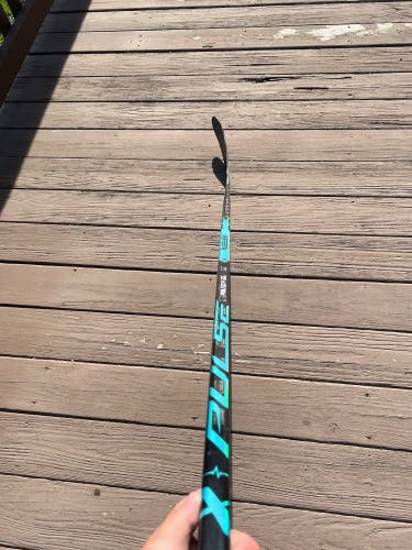 Junior Bauer Pulse Right Handed Hockey Stick P28 50 Flex (Used)
