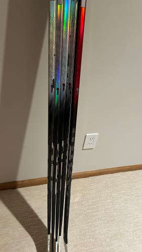 Intermediate CCM JetSpeed FT8 Pro Right Handed Hockey Stick P28 65 Flex Pro Stock (Used)