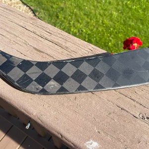 Youth Bauer Vapor Hyperlite 2 Right Handed Hockey Stick P92 40 Flex (Used)