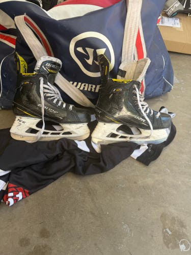 Black/Yellow 2022 Bauer Supreme M4 Hockey Skates Regular Width 6.5 (Used)