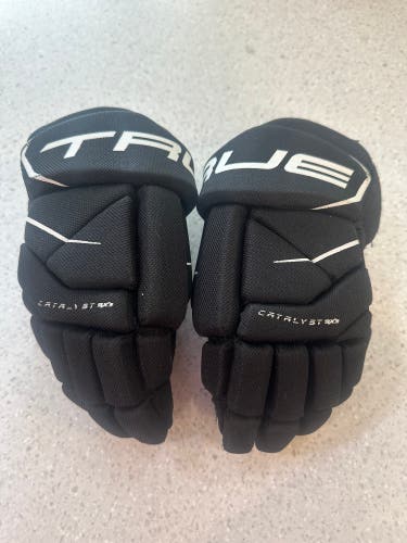 True Catalyst 9x3 Gloves 9" (Used)