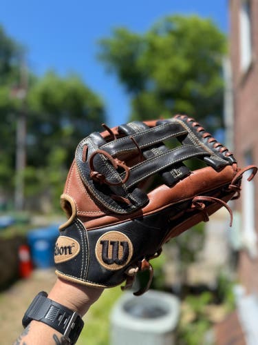 Wilson A2000 1799 12.75” Baseball Glove (Used)