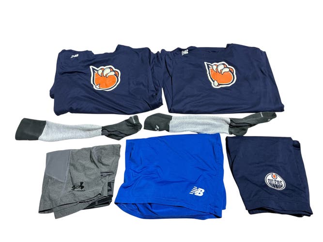 Large Bakersfield Condors Hockey Apparel Bundle (Used) 0202