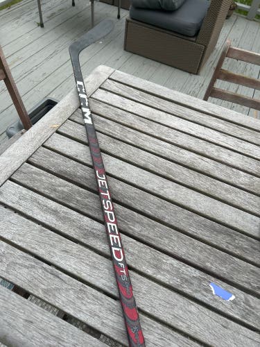 Junior CCM JetSpeed FT5 Pro Right Handed Hockey Stick P28 50 Flex (Used)