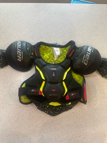 Small Junior Bauer Vapor Shoulder Pads (Used)