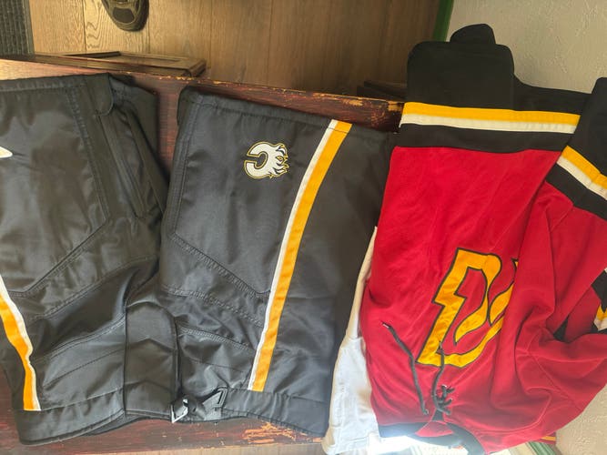 Calgary gear set- shell socks jerseys