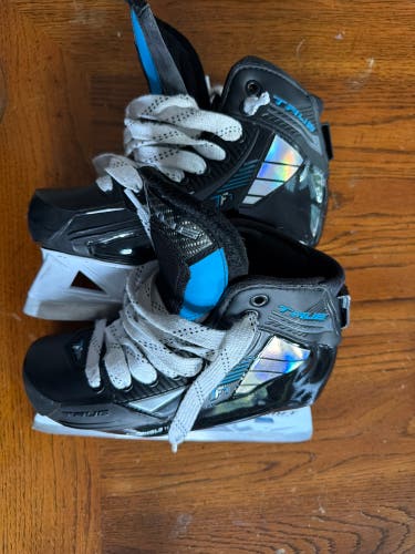 2021 True TF7 Hockey Goalie Skates Regular Width Size 4 (Used)