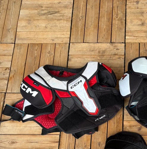 Men's Small Senior CCM JetSpeed FT680 Shoulder Pads (Used)