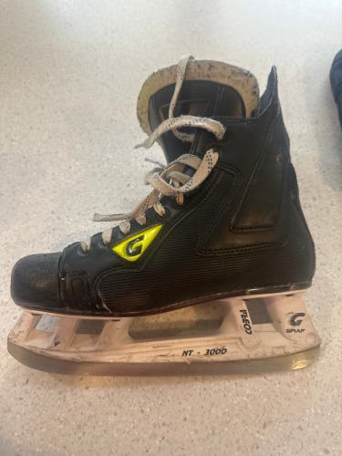 Black Graf Supra 709 Hockey Skates 9 (Used)