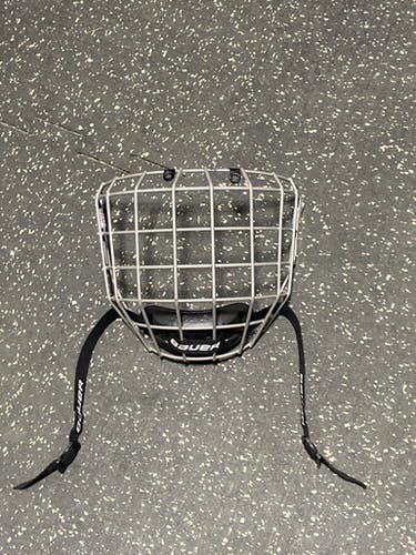 Used Bauer Hockey Wire Mask Grey Md 11472-s000130451