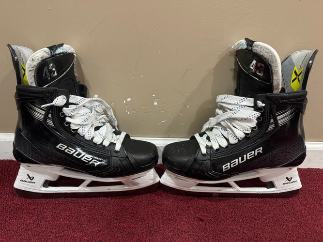Bauer Vapor Hyperlite 2 Hockey Skates Regular Width Pro Stock 9.5 Item#LH111