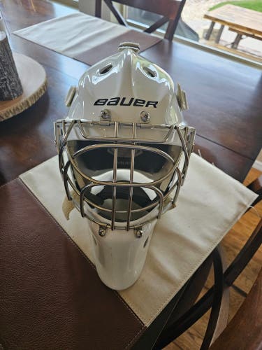 Medium Bauer 940 Helmet (Used) Goalie