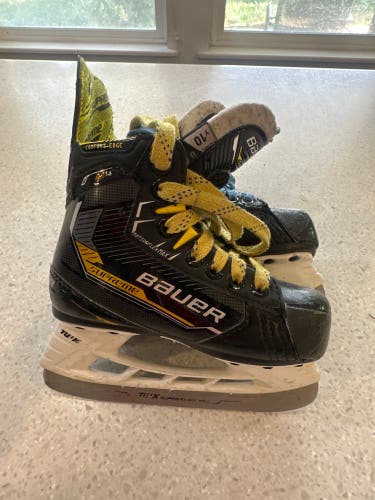 2022 Bauer Supreme M4 Hockey Skates Regular Width 10 (Used)