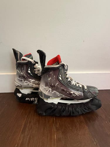 2023 Bauer Vapor Hyperlite 2 Hockey Skates Size 5.5 (Used)
