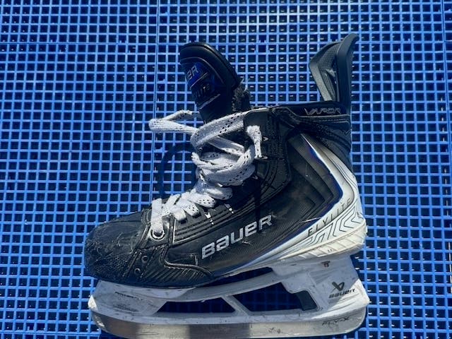 2025 Bauer Vapor Flylite Hockey Skates Size 4.5 Fit 2, 2 sets of runners included (Used)