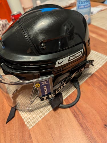 Medium Nike Bauer 4500 Helmet (Used)