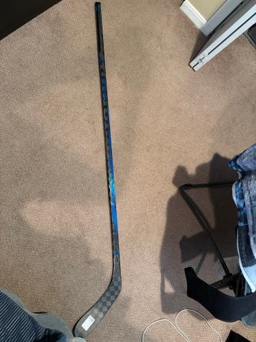 Senior Bauer Proto-R Right Handed Hockey Stick P28 70 Flex (New)